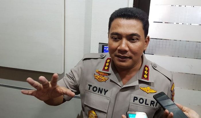 Kapolres Jakarta Timur Yoyon Tony Surya Putera, rilis pelaku pelemparan batu di JPO Malaka, Rabu (13