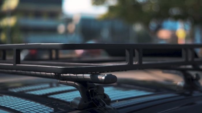 Cross bar dan roof rack lansiran Thule di atap Suzuki Splash