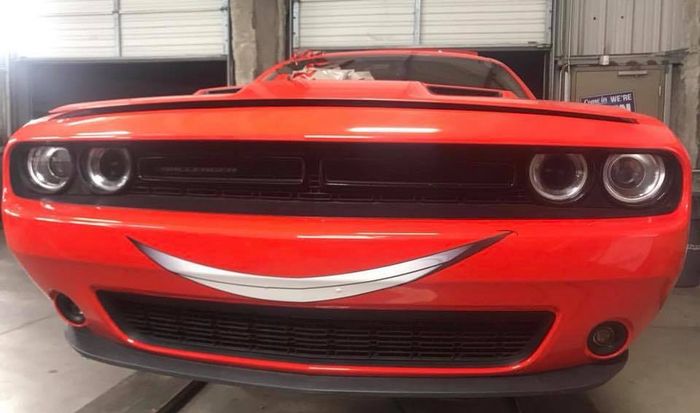 Dodge Challenger pakai kelir ala Lightning McQueen