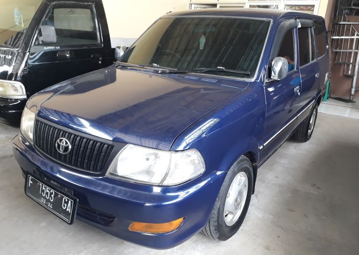 Toyota Kijang Kapsul di showroom mobil bekas