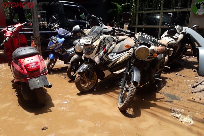 Ilustrasi motor terendam banjir