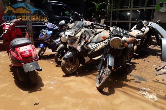 Motor terendam banjir