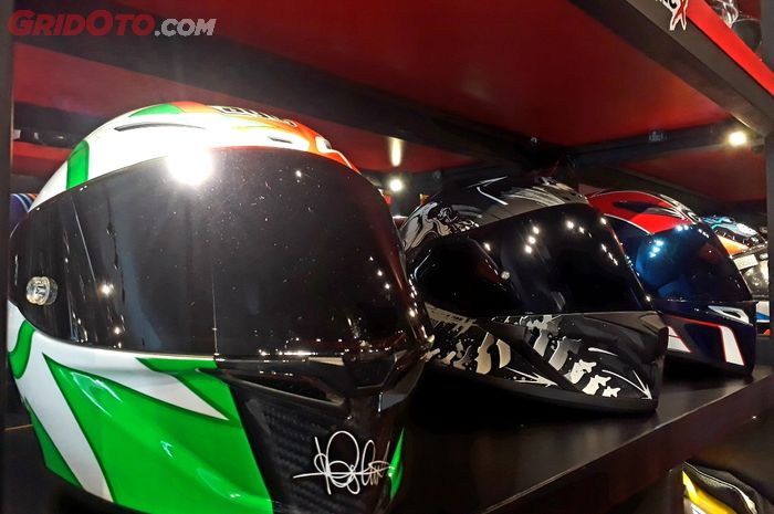 Ilustrasi helm full face bekas di RC Motogarage