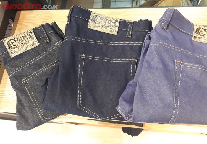 Sample celana jeans yang sudah jadi di Comic Jeans
