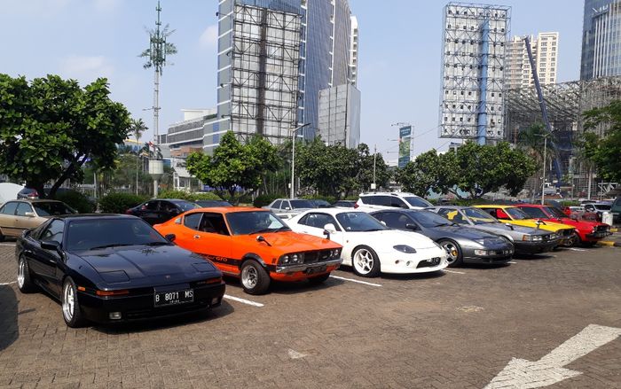 ILUSTRASI. Banyak mobil keren di gathering penghobi mobil klasik di Jakarta Selatan.
