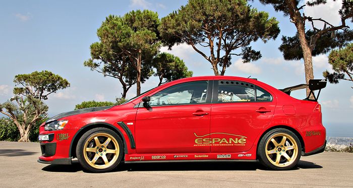 Tampilan samping Mitsubishi Lancer EVO X GSR 