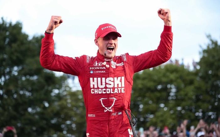 Marcus Ericsson meluapkan kegembiraannya setelah meraih kemenangan balap IndyCar di Nashville