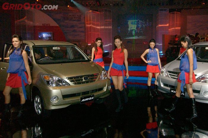 Peluncuran Daihatsu Xenia dan Toyota Avanza pada 11 Desember 2003 di Jakarta