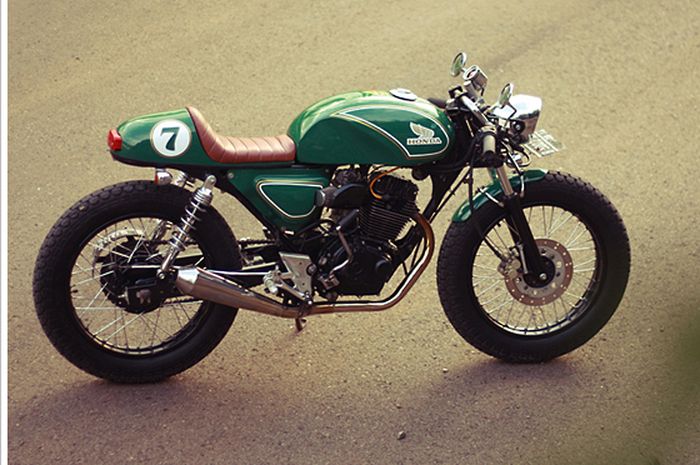 Honda Tiger bergaya cafe racer classic