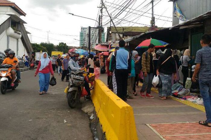 Pemprov DKI  tutup jalan depan Stasiun Tanah Abang untuk PKL