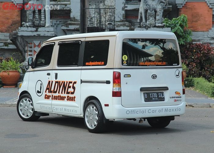 Enggak Mau Kalah Fancy Daihatsu Gran Max Ini Cangkok Part Milik Mercy Gridoto Com