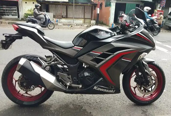 Kawasaki Ninja 250 ABS SE warna hitam