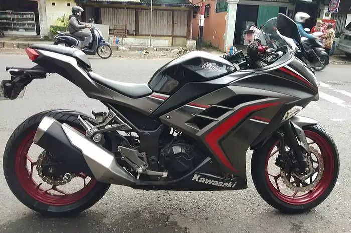 Kawasaki Ninja 250 ABS SE warna hitam