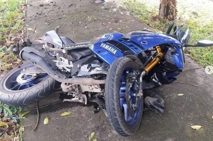 Yamaha R15 hancur berantakan
