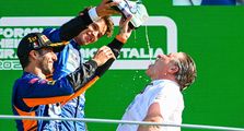 Daniel Ricciardo Dapat Hadiah Unik dari Bos Tim McLaren Setelah Menang di F1 Italia 2021