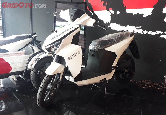 Motor listrik Gesits di dealer