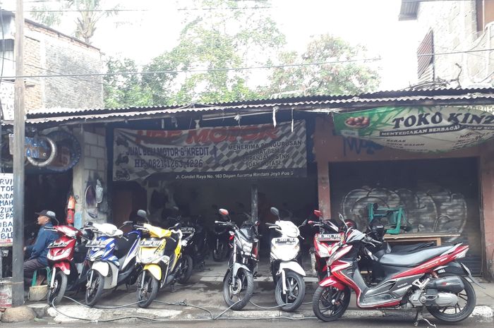 Showroom motor bekas HRF Motor di Condet, Jakarta Timur