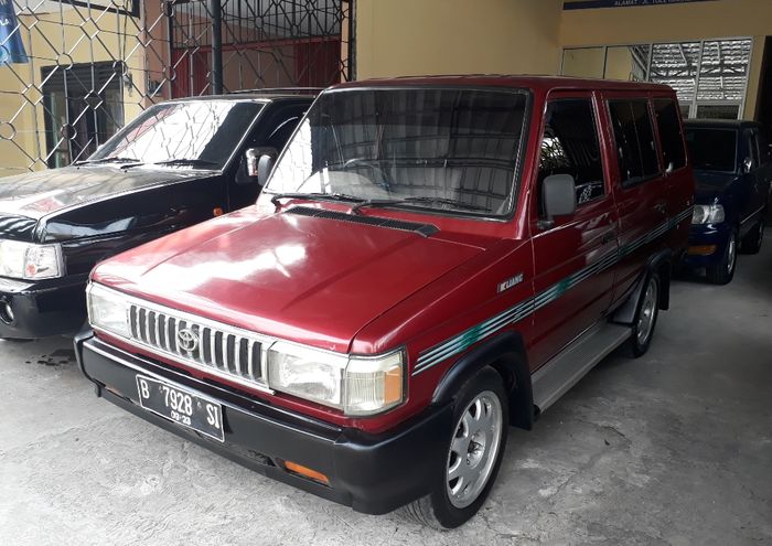 Toyota Kijang Super lainnya di showroom Merdeka Motor, Depok.