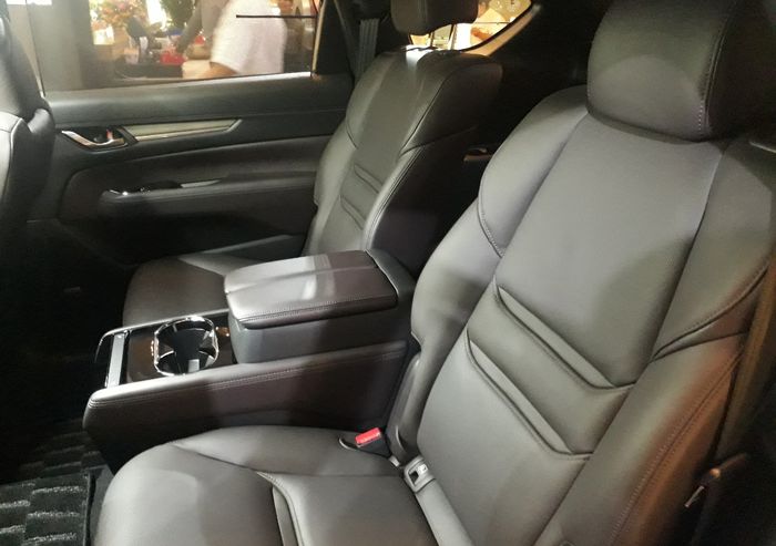 Kursi captain seat di baris kedua All New Mazda CX-8 tipe Elite