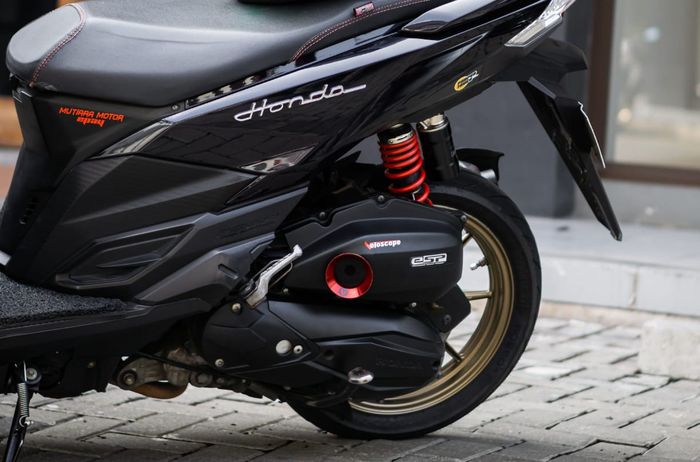 Kaki-kaki belakang Honda Vario 125 dengan sokbrker KTC tabung