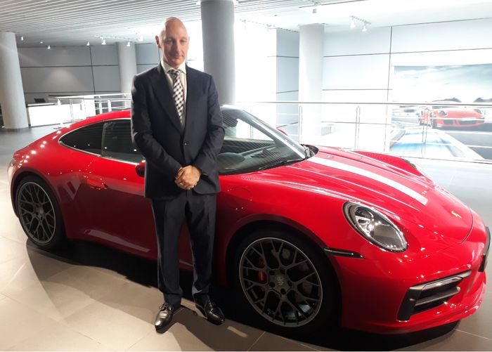 Jason Broome dengan Porsche 911 Carrera S