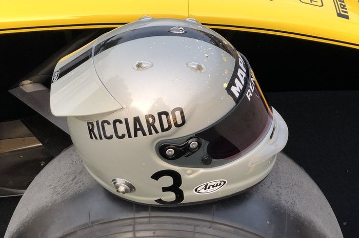 Livery helm Daniel Ricciardo untuk balapan F1 ke-1000 di GP F1 China, menghormati Jack Brabham