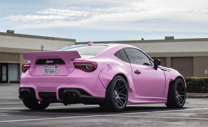 Baju luar Toyota 86 dilapis wrapping warna pink