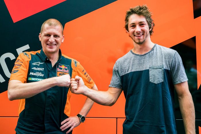 Remy Gardner dan Aki Ajo, pemilik tim Red Bull KTM Ajo