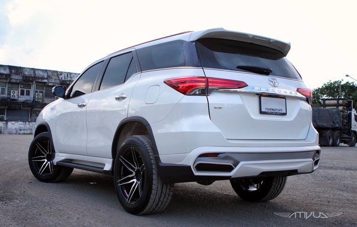 Tampilan belakang Toyota Fortuner pakai body kit Ativus