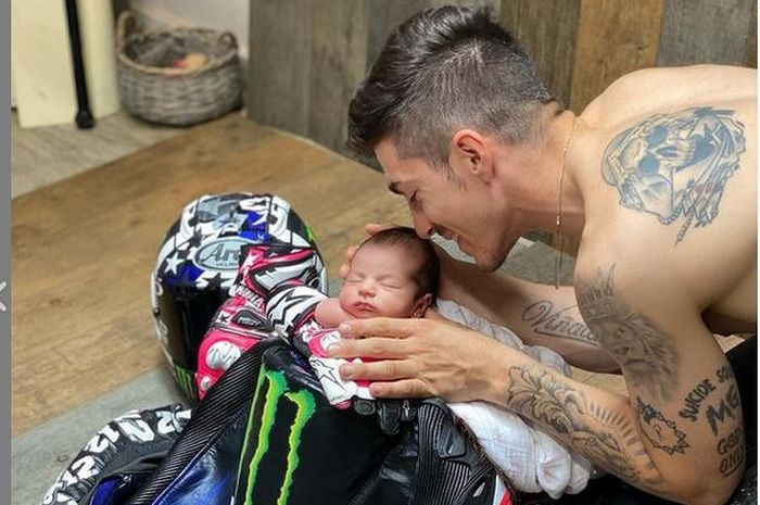 Maverick vinales dan anak putrinya yang lahir pada 24 Mei 2021
