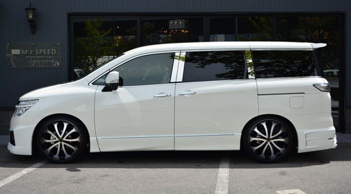 Nissan Elgrand pasang pelek M'z Speed seri Juno Babel ukuran 22 inci.