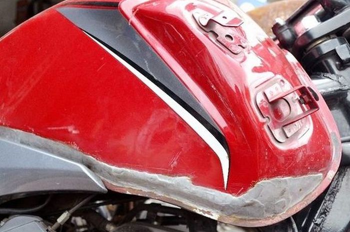 Ilustrasi tambalan tangki yang bocor