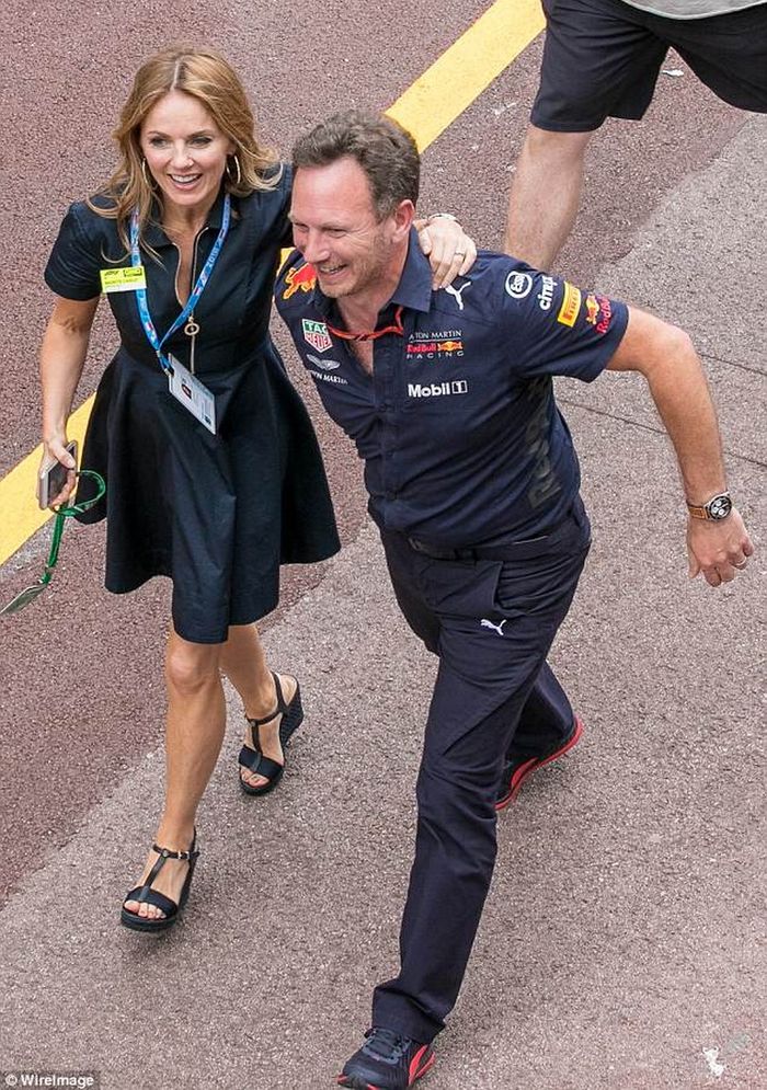 Bos tim F1 Red Bull, Christian Horner ditemani istrinya Geri Halliwell, bergegas menyambut kemenangan pembalapnya di GP F1 Monako
