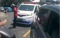 Suzuki Ertiga Dikemudikan Aparat Berseragam, Viral Divideo, Diduga Halangi Laju Ambulans