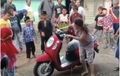 Syukuran Punya Honda Scoopy Baru, Wanita Ini Lindas Telur hingga Sebar Uang, Bikin Warga Ikutan Bahagia