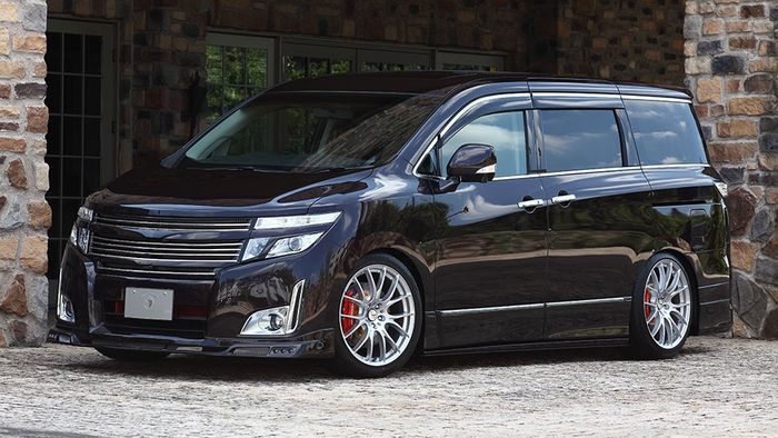 Modifikasi Nissan Elgrand garapan Rowen