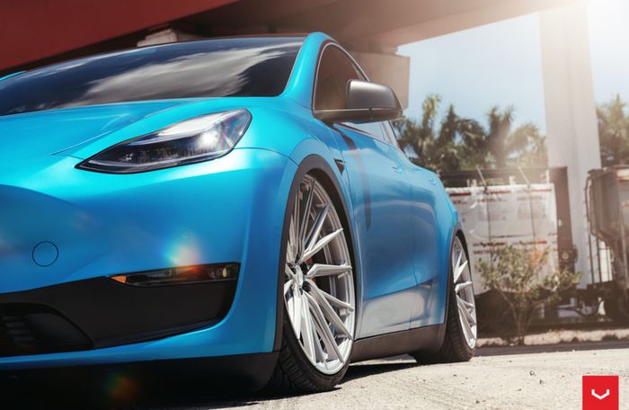 Pelek Vossen Hybrid Forged HF-4T ukuran 22 inci lebar 9.5 inci depan dan 10,5 inci belakang