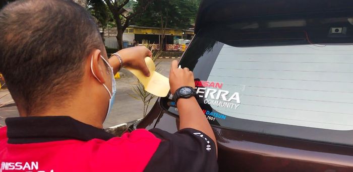 Pemasangan sticker Nissan Terra Community (NTC)