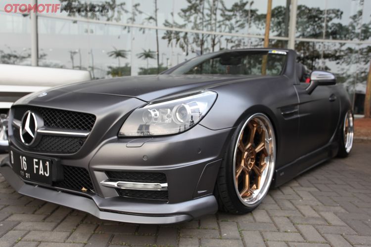 Fokus Mercedes Benz Slk 200 Ini Ada Di Kaki Peleknya Seharga