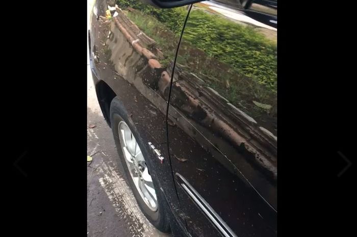 Toyota Kijang Innova bodi baret usai enggan bayar parkir Rp5 ribu