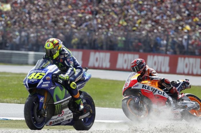 Valentino Rossi dan Marc Marquez di Assen 2015