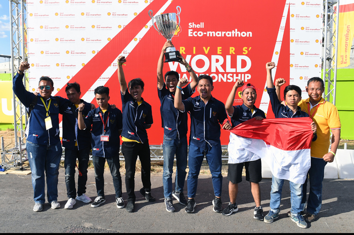 Tim ITS Team 2 saat merayakan kemenangan