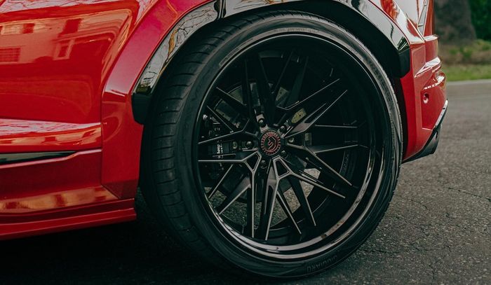 Modifikasi Lamborghini Urus pakai pelek Forgiato model multi-spoke 24 inci