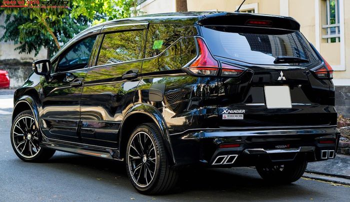 Tampilan belakang Mitsubishi Xpander pasang body kit lansiran Vazooma X