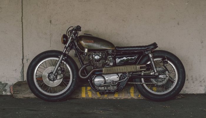 Knalpot langsung mengular ke belakang biar motor jadi makin ceper