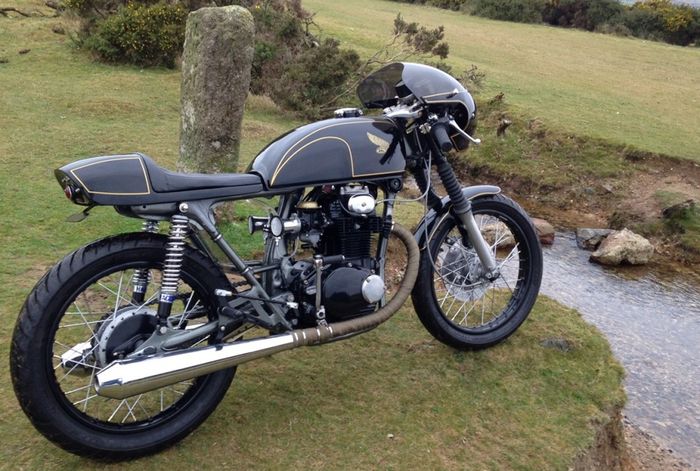 Honda CB250 K4 cafe racer bikinan Charlie Green, dilansir oleh Bikebound.com