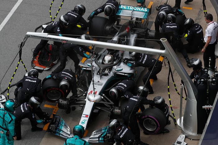 Lewis Hamilton tetap yakin pada kru tim Mercedes yang telah bekerja keras di GP F1 Kanada
