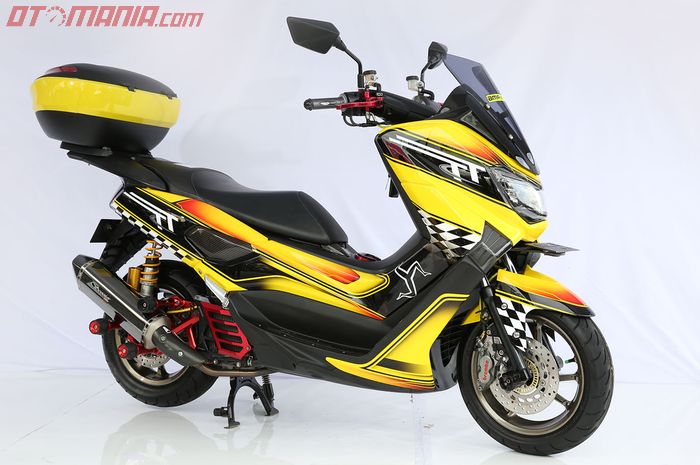 Yamaha NMAX Grafis Helm Arai Juara Customaxi Balikpapan Kelas Daily