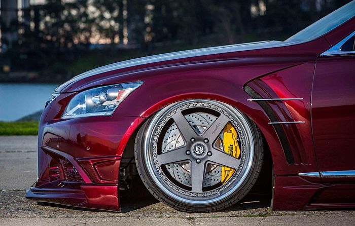 Modifikasi Lexus LS460 pasang pelek VIP Modular FXS550 ukuran 21 inci