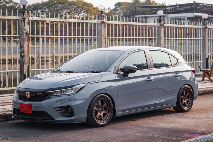 Modifikasi Honda City Hatchback Gaya Sporty Minimalis Pakai Pelek TE37